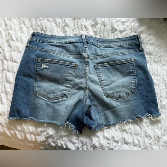 Universal Thread Distressed Denim Mid Rise Jean Shorts - size 14 - Picture 2 of 5